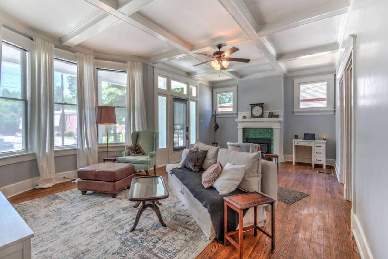 Elegant Colonial With Lovely Details And Character Memphis Exterior foto